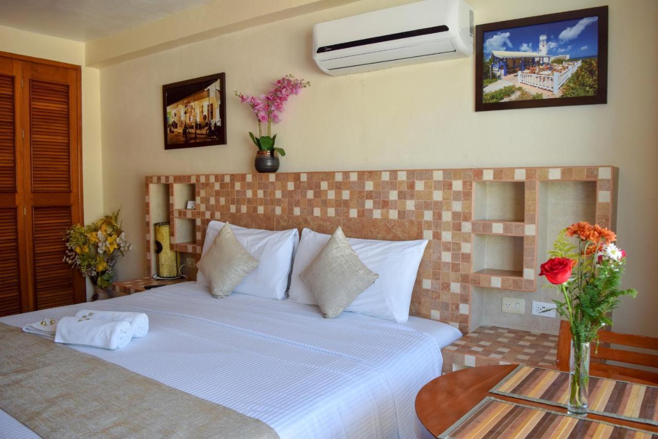 Hotel Bucaneros Isla Mujeres Extérieur photo