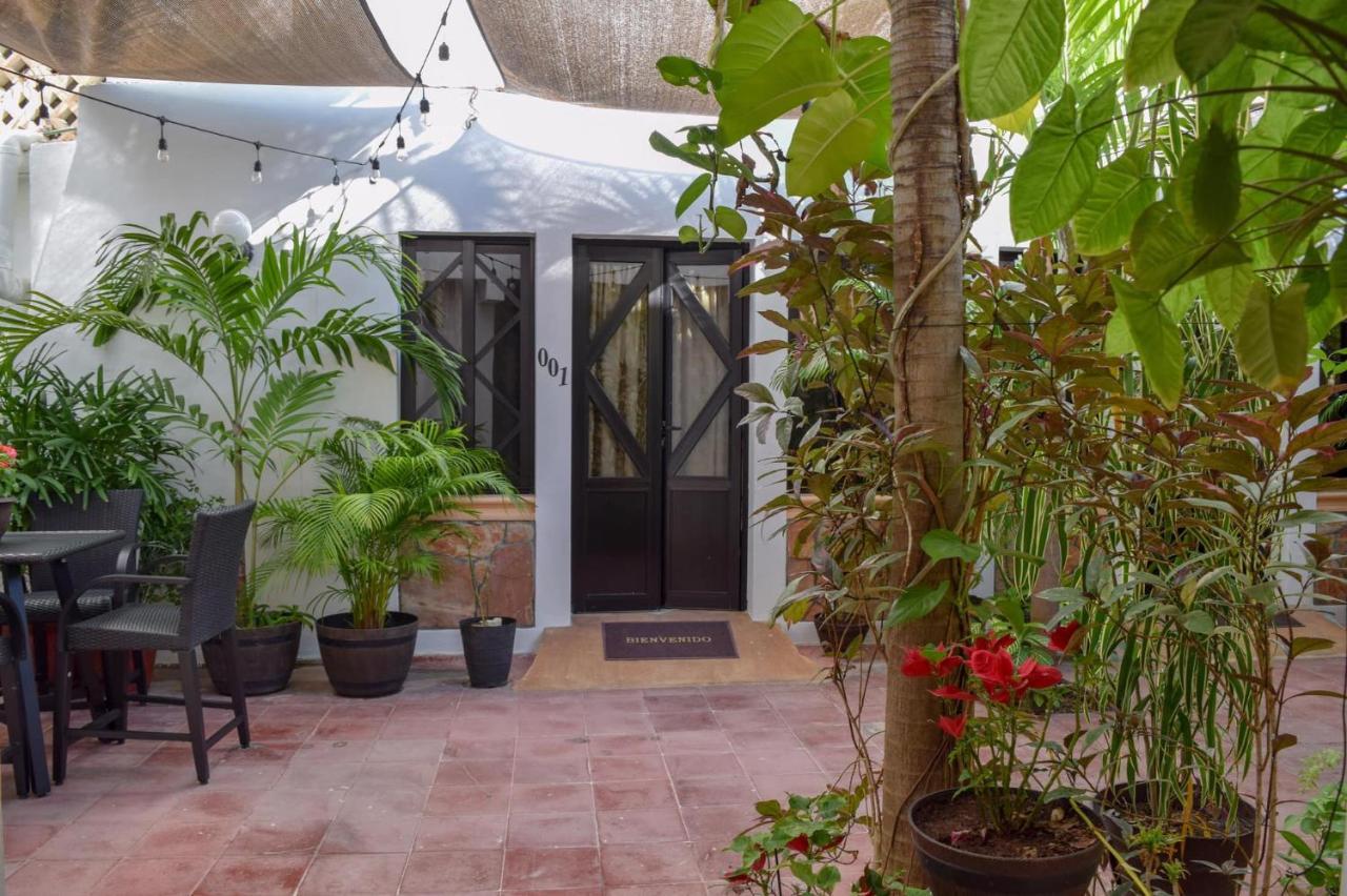 Hotel Bucaneros Isla Mujeres Extérieur photo
