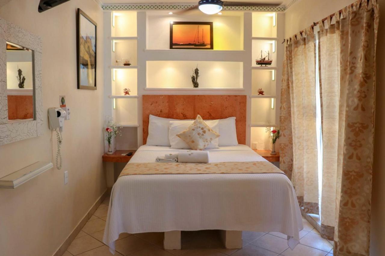 Hotel Bucaneros Isla Mujeres Extérieur photo