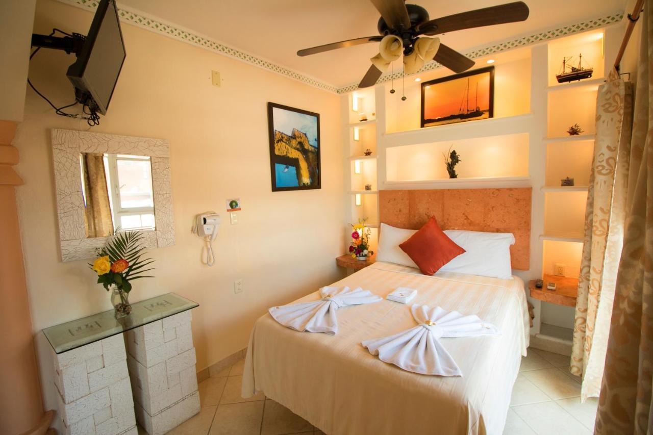 Hotel Bucaneros Isla Mujeres Extérieur photo