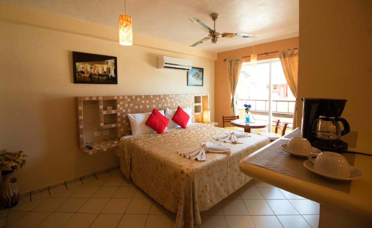 Hotel Bucaneros Isla Mujeres Extérieur photo