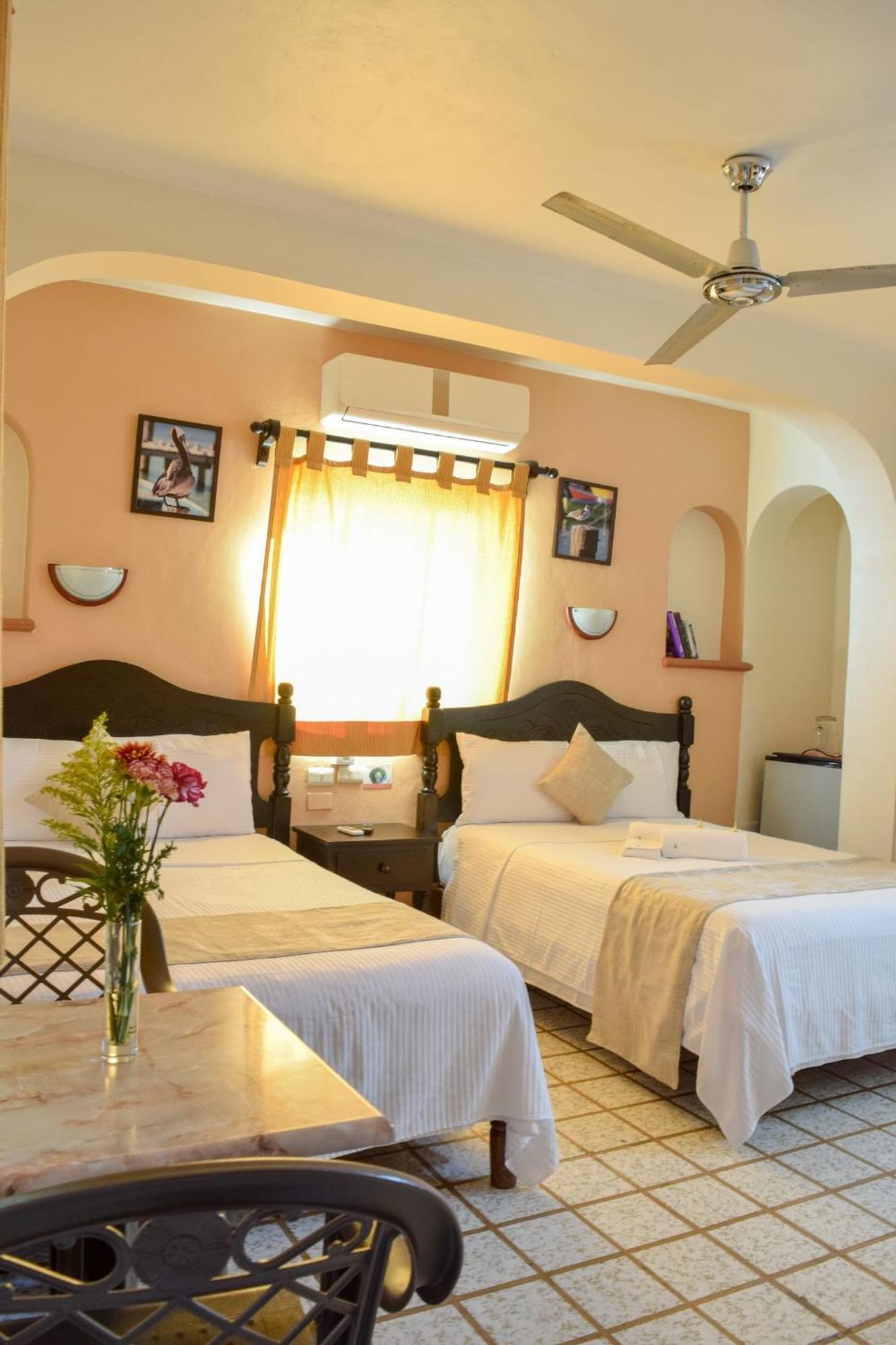 Hotel Bucaneros Isla Mujeres Extérieur photo