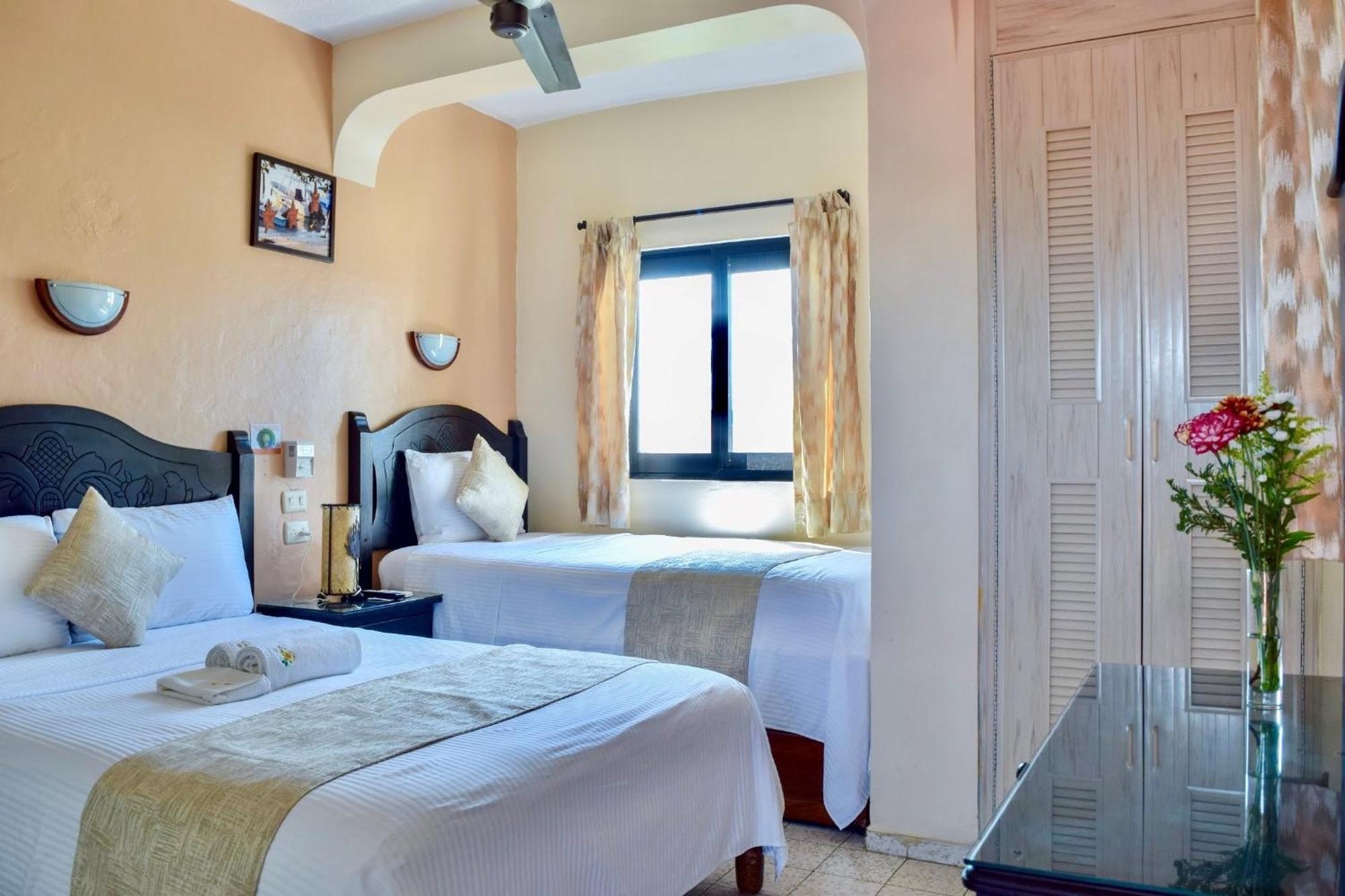 Hotel Bucaneros Isla Mujeres Extérieur photo