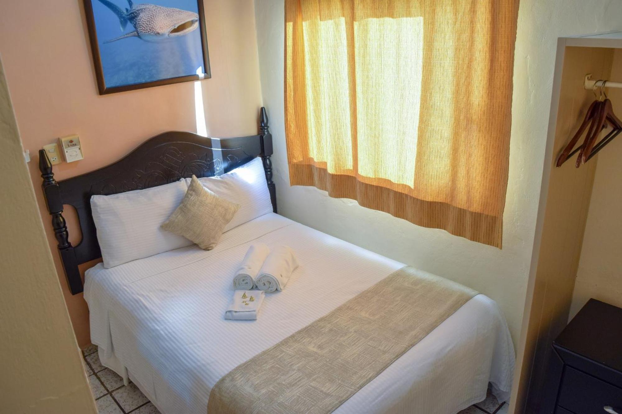 Hotel Bucaneros Isla Mujeres Extérieur photo