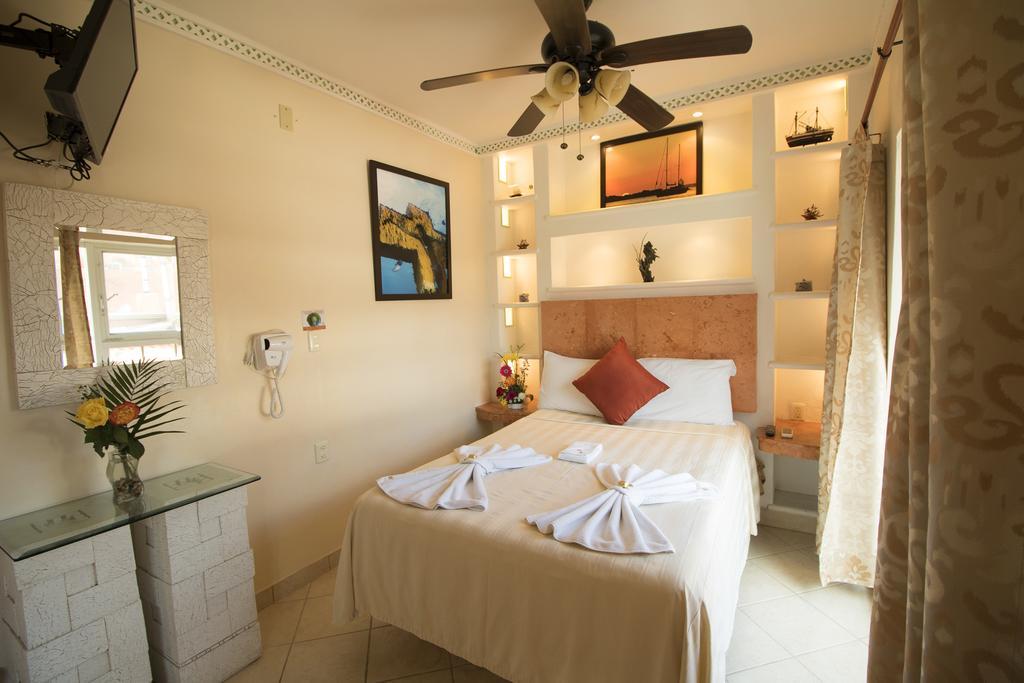 Hotel Bucaneros Isla Mujeres Extérieur photo